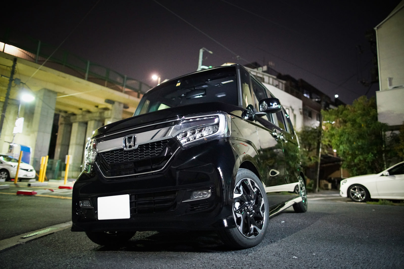 An article explaining kei cars, which are made to Japan's unique standards. The eye-catching image shows the Honda N-BOX, making it clear that this is an article about kei cars.
