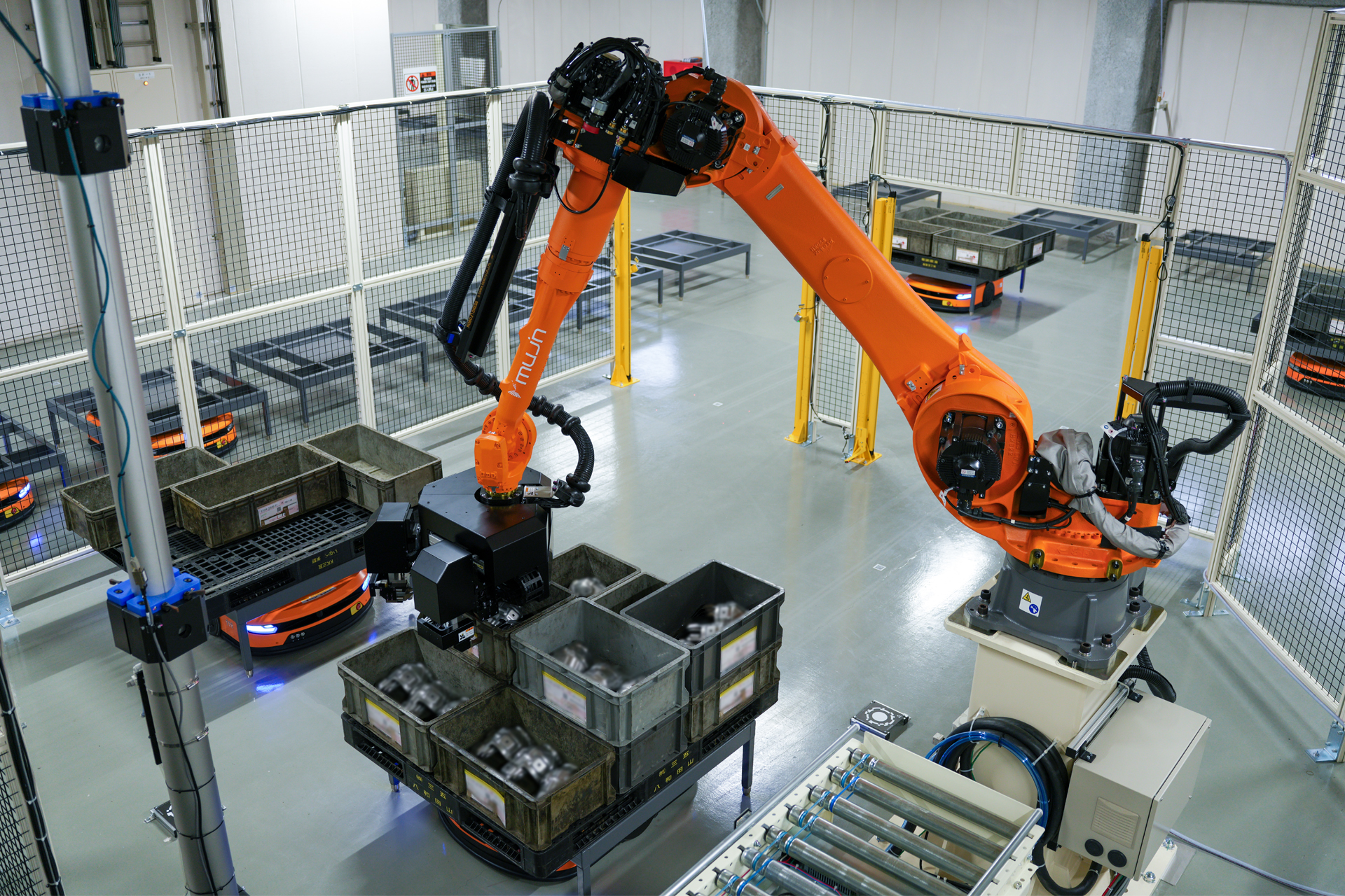 This article covers Mujin's Series D funding. The eye-catching image shows the company's robot, making it clear that the article is related to the topic.