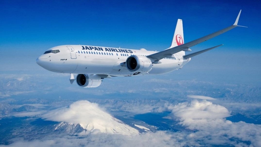 JAL announces plans to introduce a fuel surcharge on domestic flights. Eye-catch image featuring a JAL aircraft, indicating the article relates to the airline.