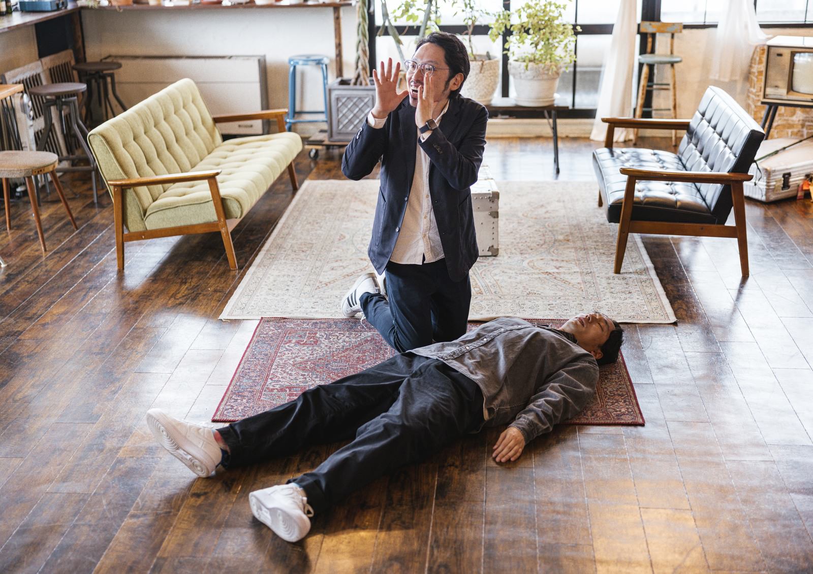 An explainer on what procedures are followed when a representative becomes unable to carry out their duties in Japanese government and business. The eyecatch image shows a person collapsed on the ground with another person nearby calling for help, signaling an article about unexpected emergencies.