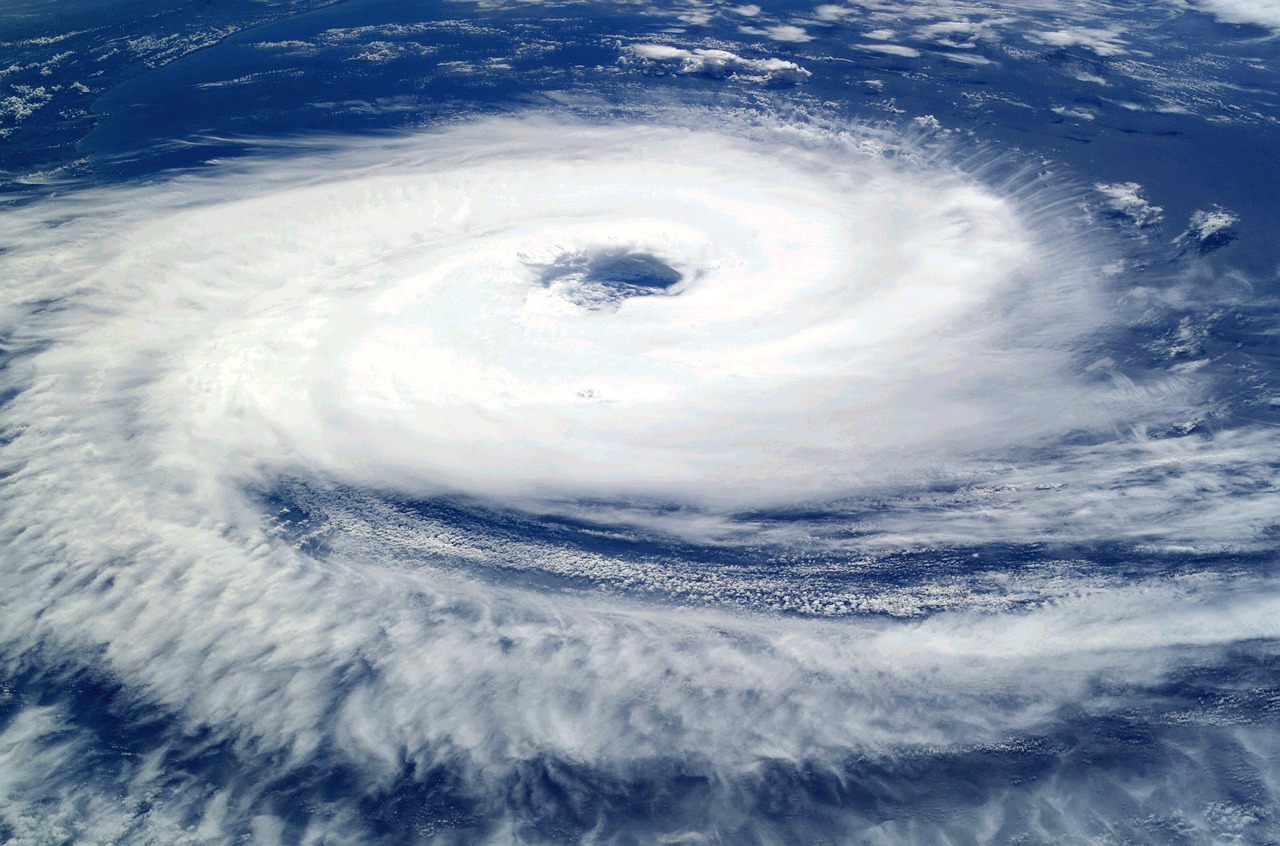 Typhoon JANGMI approaching Japan’s major urban centers. Satellite image of the typhoon, used as the article’s header image to indicate weather-related content.
